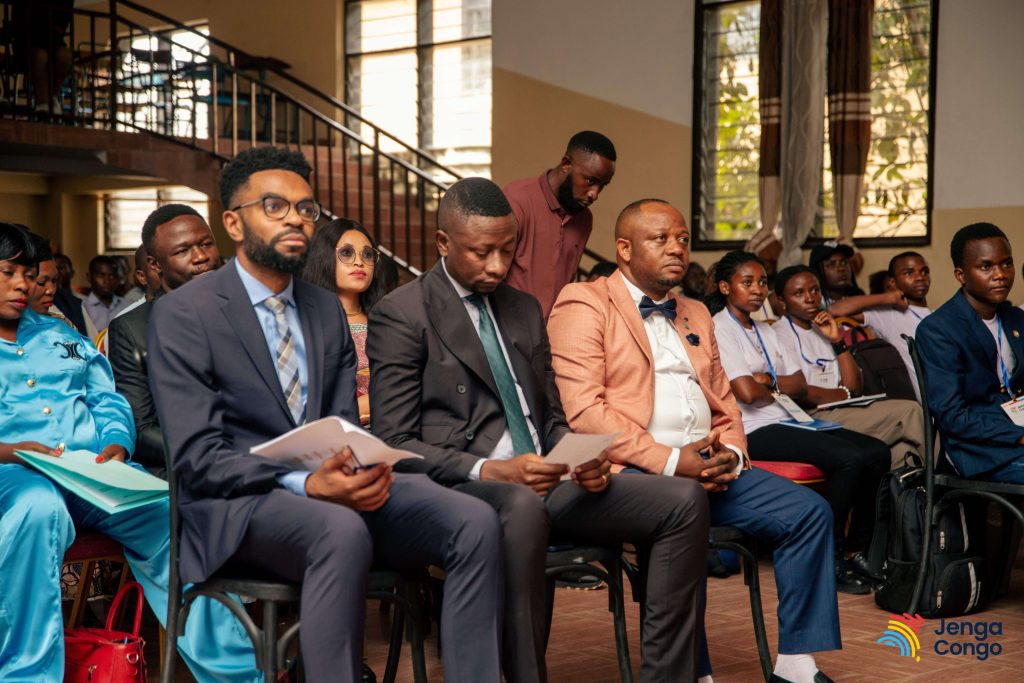 Josuel Musambaghani cofondateur de Jenga Congo et ses hôtes Serge Farini et Guy Kibira,  respectivement Directeur de cabinet du gouverneur du Nord-Kivu et le Chef de Division provinciale de la Jeunesse (N--K) Jenga Hackathon